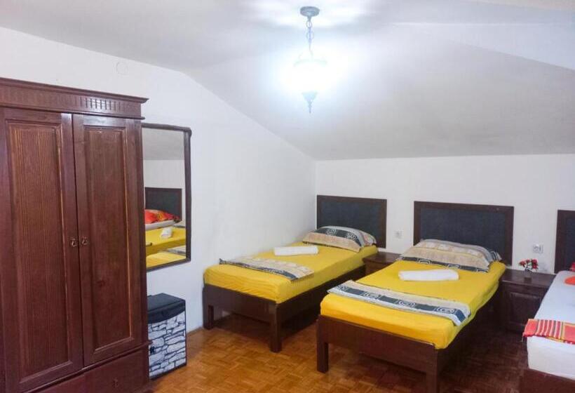 پانسیون Boutique Villa 84