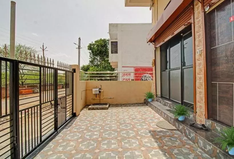 Hotelli Oyo 90210 J D Guest House