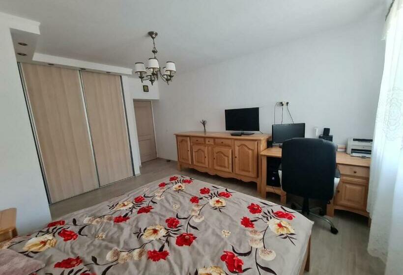 Modern Home With Hot Tube And Free Dinner Included For 2 Nights Booking