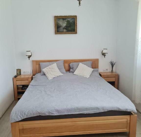 Modern Home With Hot Tube And Free Dinner Included For 2 Nights Booking