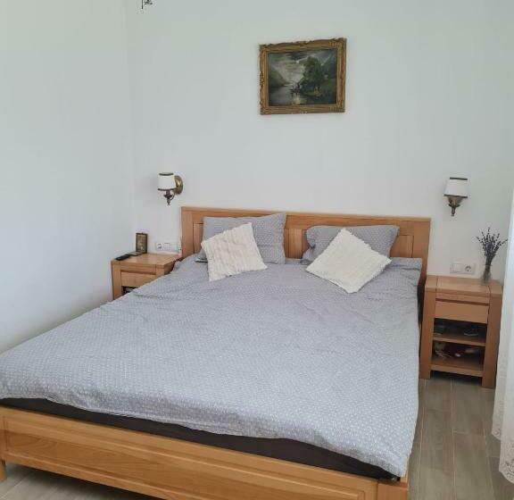 Modern Home With Hot Tube And Free Dinner Included For 2 Nights Booking