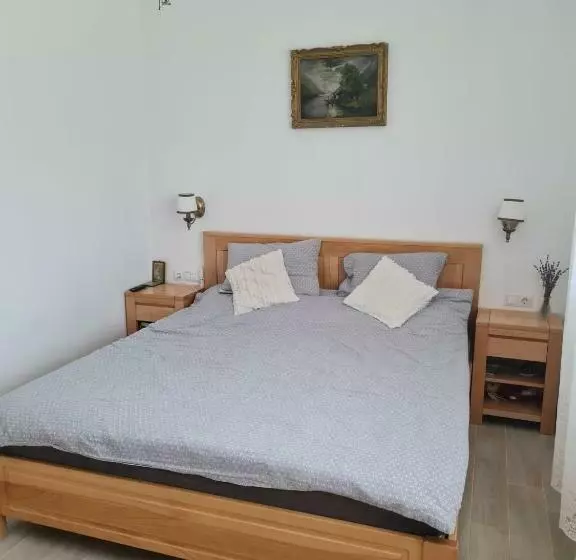 Modern Home With Hot Tube And Free Dinner Included For 2 Nights Booking