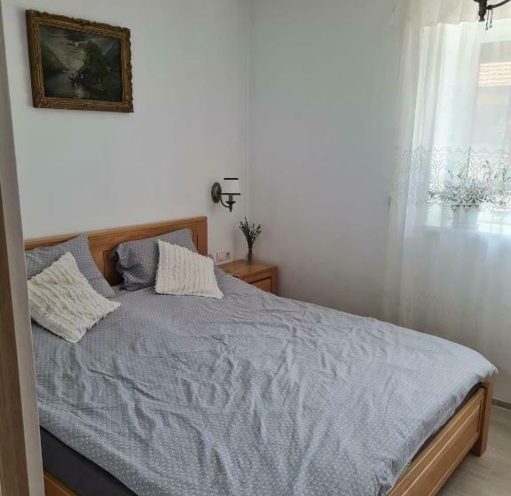 Modern Home With Hot Tube And Free Dinner Included For 2 Nights Booking