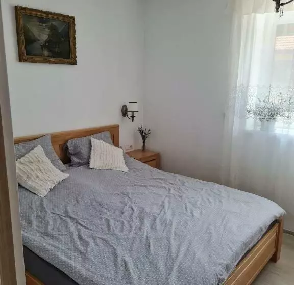 Modern Home With Hot Tube And Free Dinner Included For 2 Nights Booking