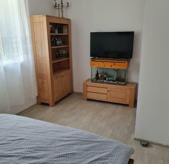 Modern Home With Hot Tube And Free Dinner Included For 2 Nights Booking