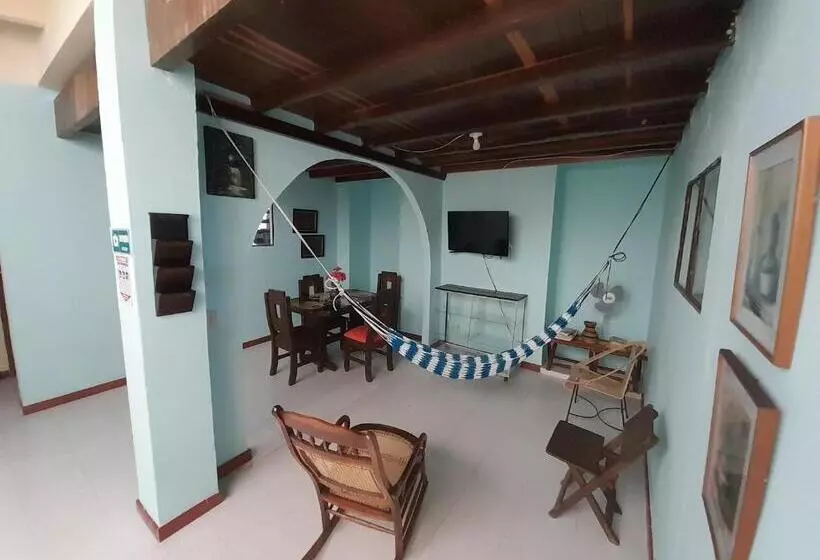 ペンション Hostal Heliconias