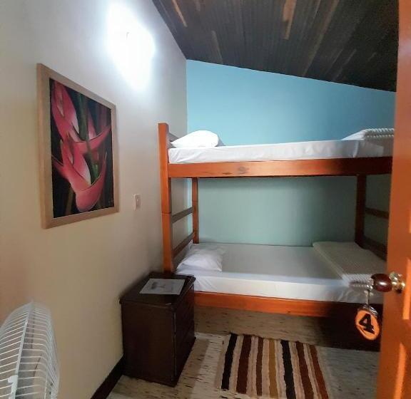 Pension Hostal Heliconias