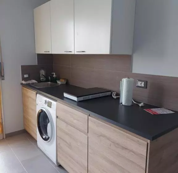 پانسیون Fare Bnb   Room Del Parco
