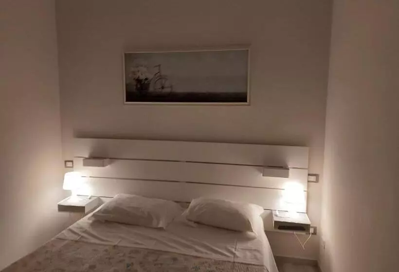 پانسیون Fare Bnb   Room Del Parco