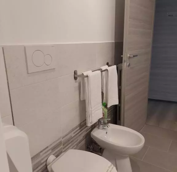 پانسیون Fare Bnb   Room Del Parco