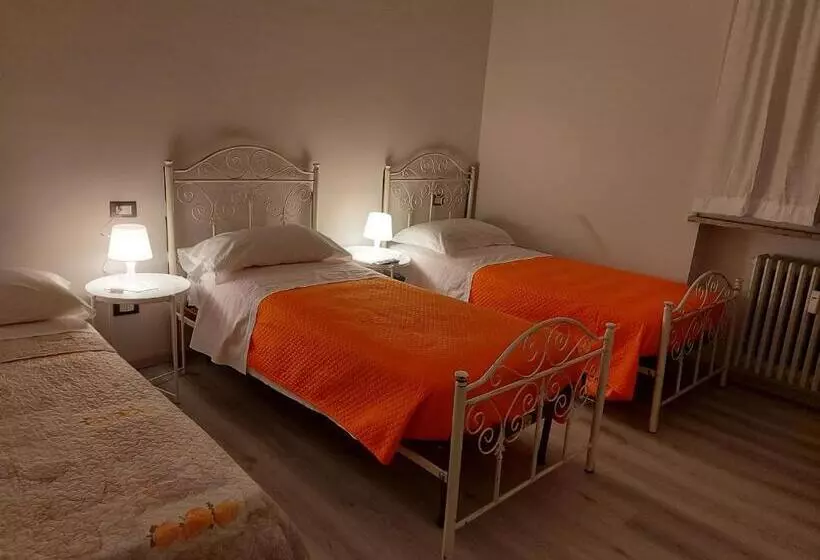 پانسیون Fare Bnb   Room Del Parco