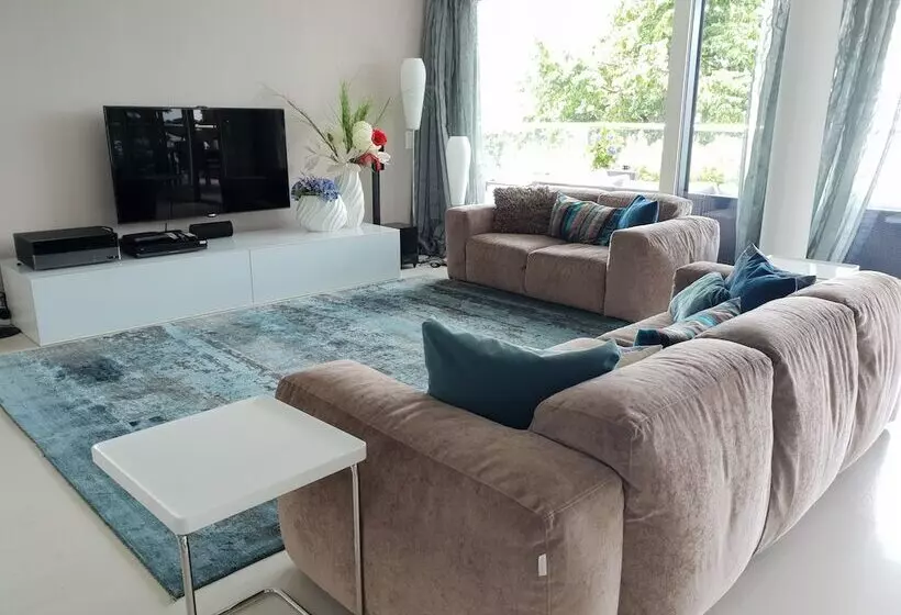 Eglise Catholique   Cosy And Bright Apartment In Montreux