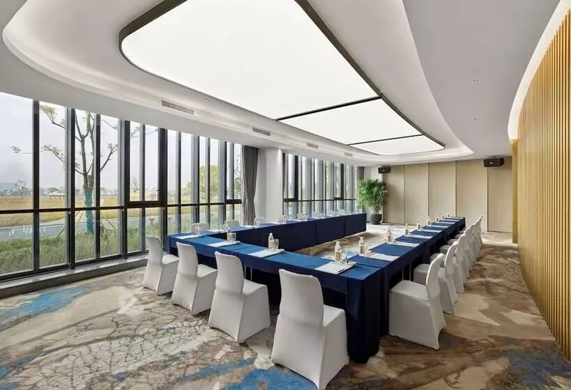 Hotelli Garrya Huzhou Lucun