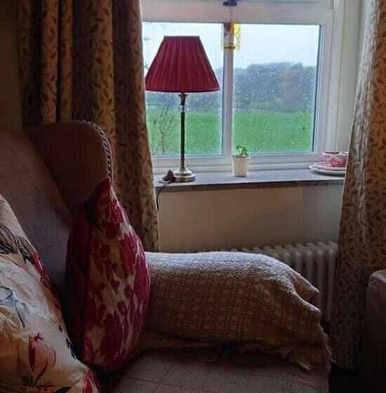 Inviting 1 Bed Cottage In Preston