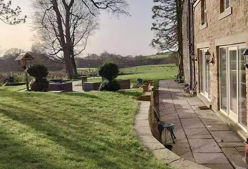 Inviting 1 Bed Cottage In Preston