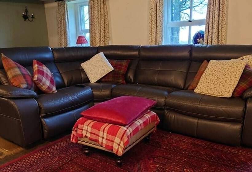 Inviting 1 Bed Cottage In Preston