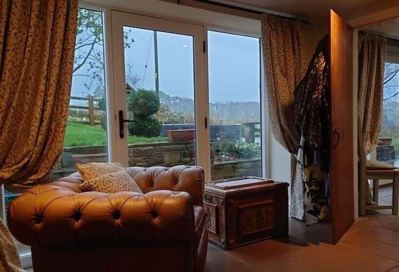 Inviting 1 Bed Cottage In Preston