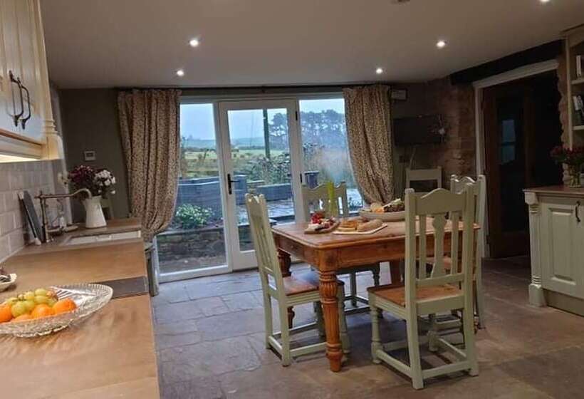 Inviting 1 Bed Cottage In Preston