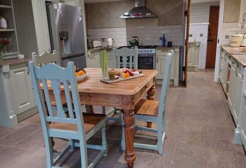 Inviting 1 Bed Cottage In Preston