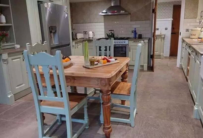 Inviting 1 Bed Cottage In Preston