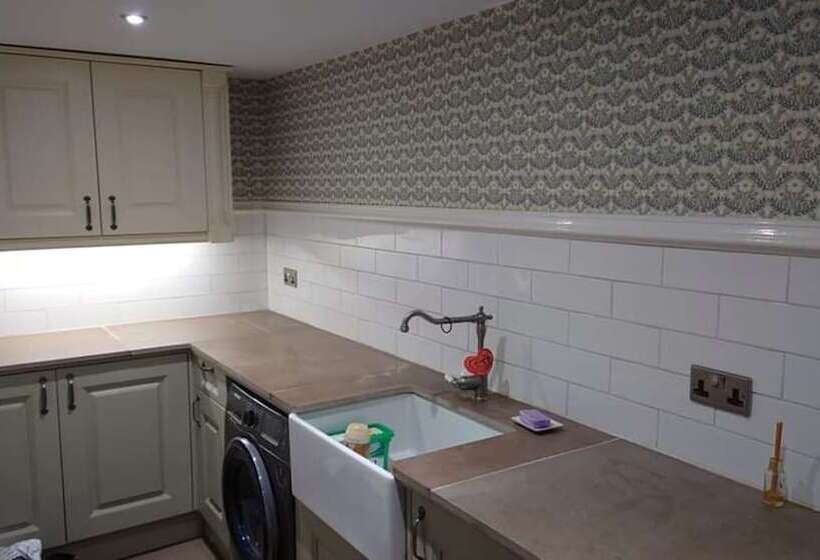 Inviting 1 Bed Cottage In Preston