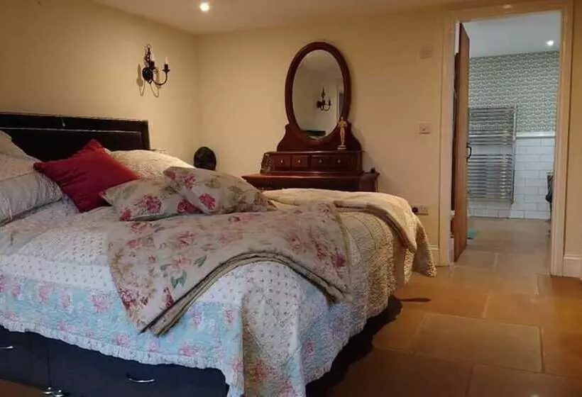 Inviting 1 Bed Cottage In Preston