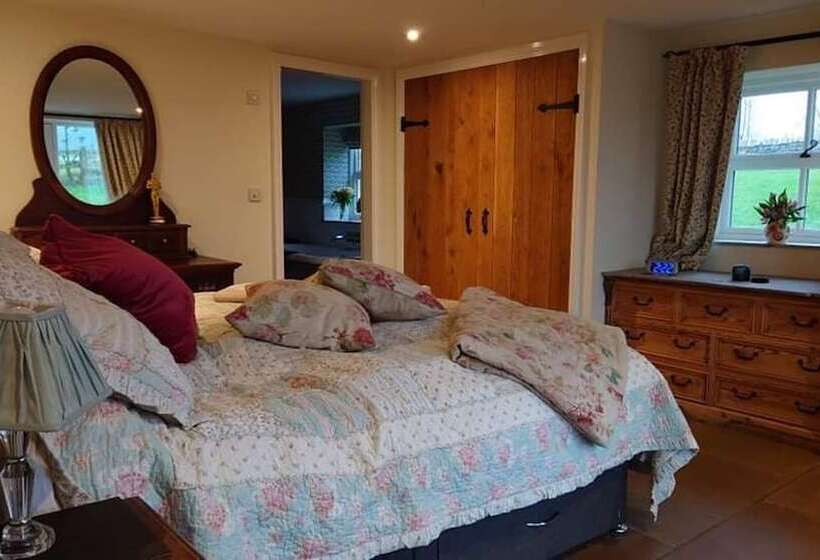 Inviting 1 Bed Cottage In Preston