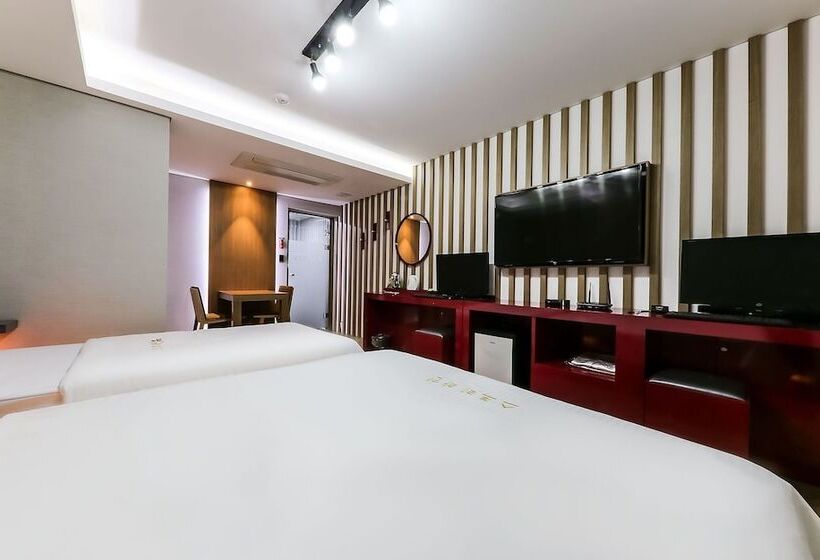 Motel Daejeon Yongjeon Storyline