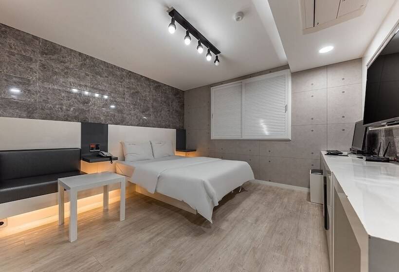 Motel Daejeon Yongjeon Storyline