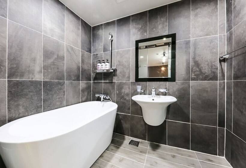 Motel Daejeon Yongjeon Storyline