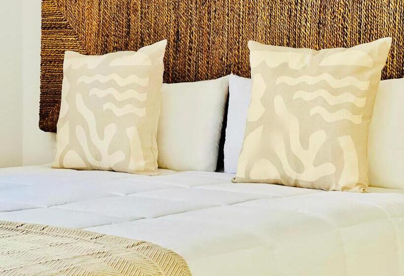 Canaryislandshost L Lava Y Mar Lanzarote