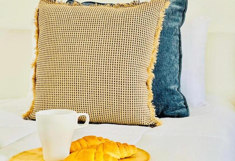 Canaryislandshost L Lava Y Mar Lanzarote