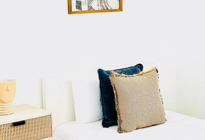 Canaryislandshost L Lava Y Mar Lanzarote