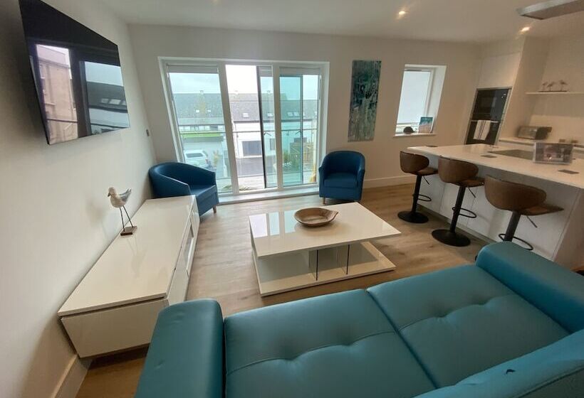 Stunning Cliff Edge Apartment In Newquay