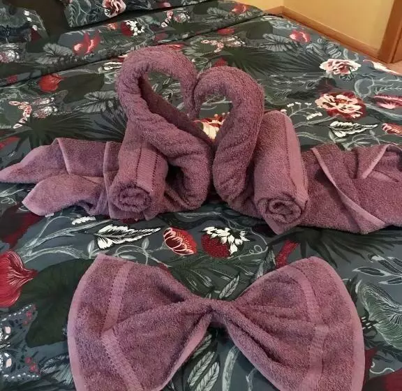 1 St May Plaza De Luxe