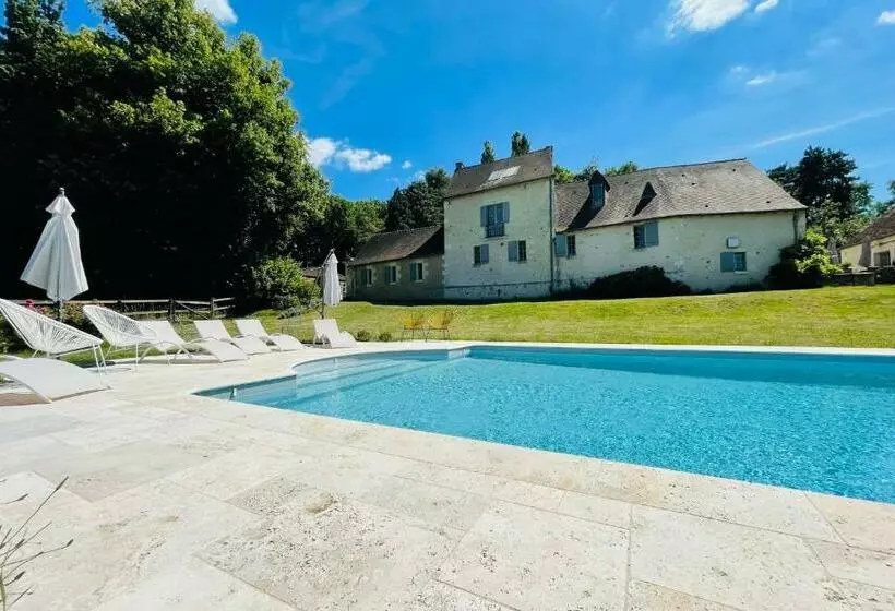 Seigneurie Les Aulnaies Exceptional Building With Swimming Pool
