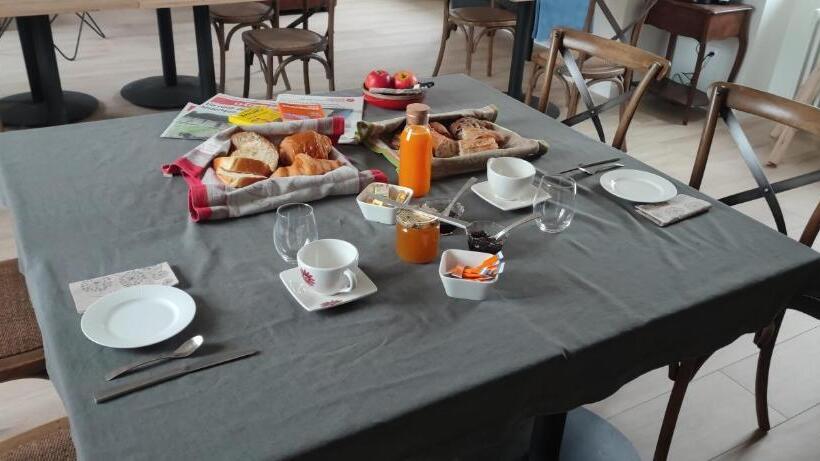 민박 La Demeure De L Aubance