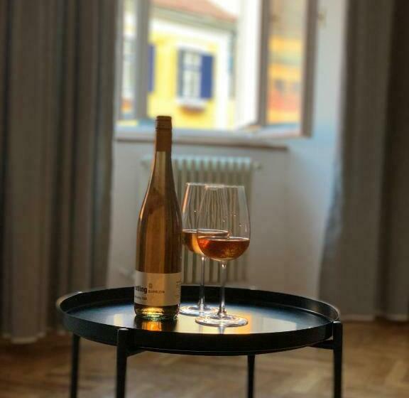 Apartament Lies By The Bridge   La Podul Minciunilor