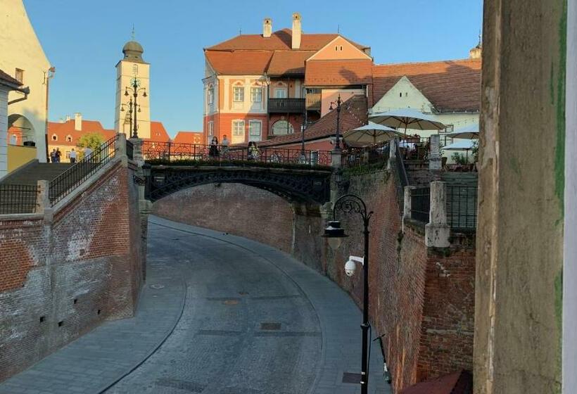 Apartament Lies By The Bridge   La Podul Minciunilor