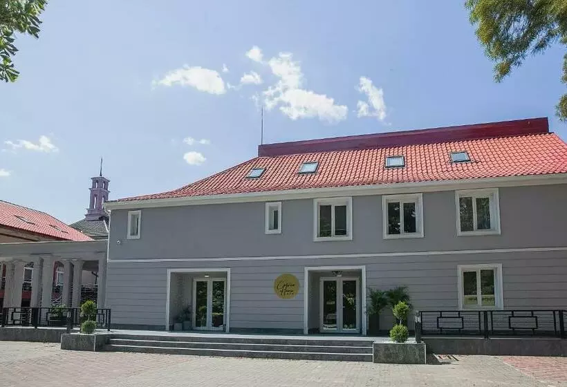 هتل Corvin House
