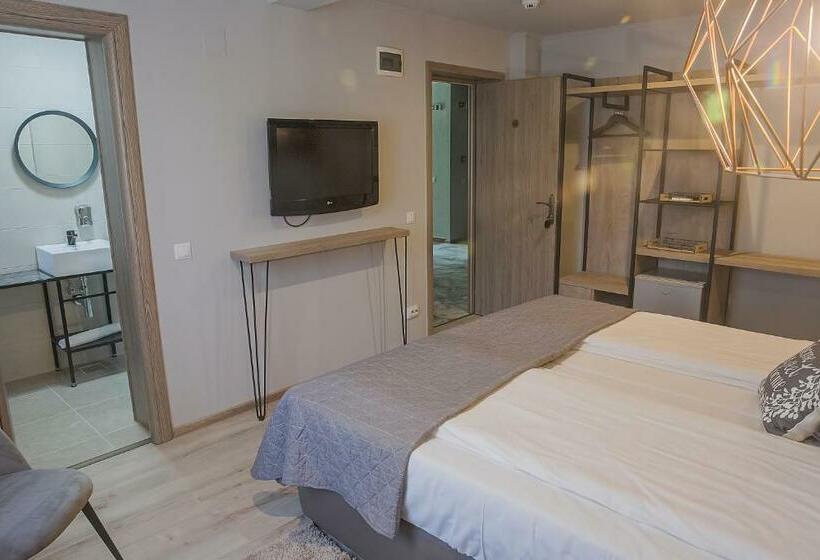 בית מלון כפרי Corvin House