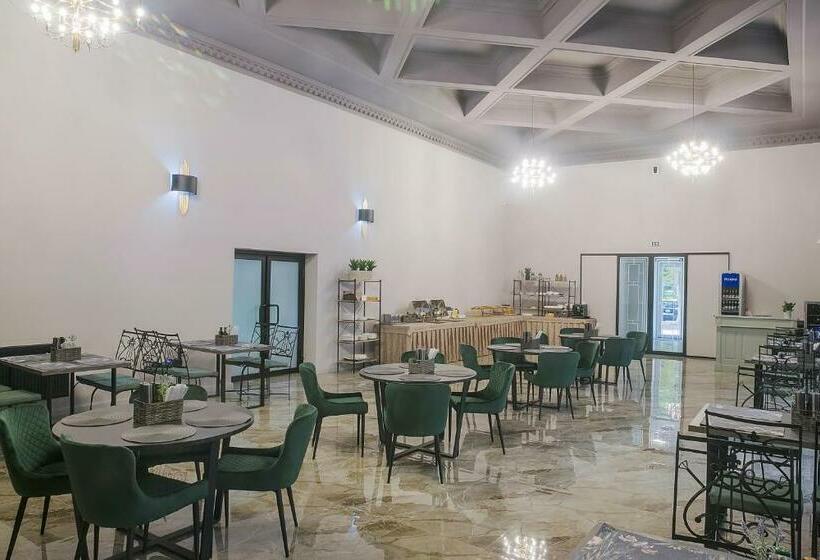 בית מלון כפרי Corvin House