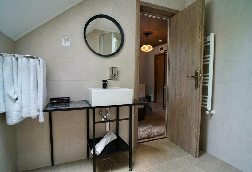 בית מלון כפרי Corvin House