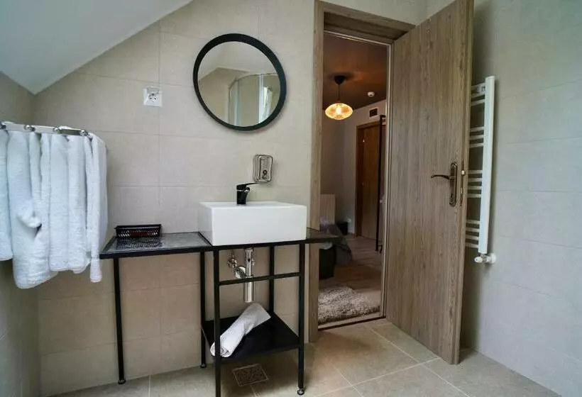 هتل Corvin House
