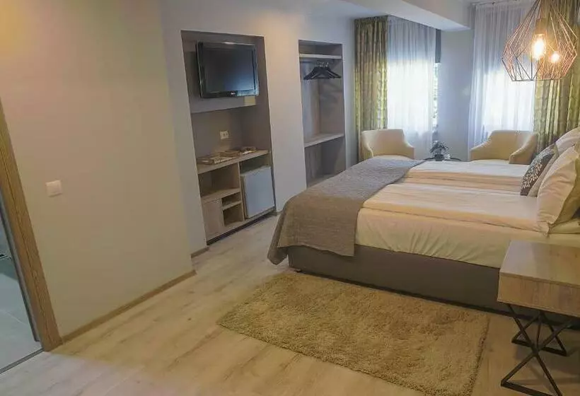 هتل Corvin House