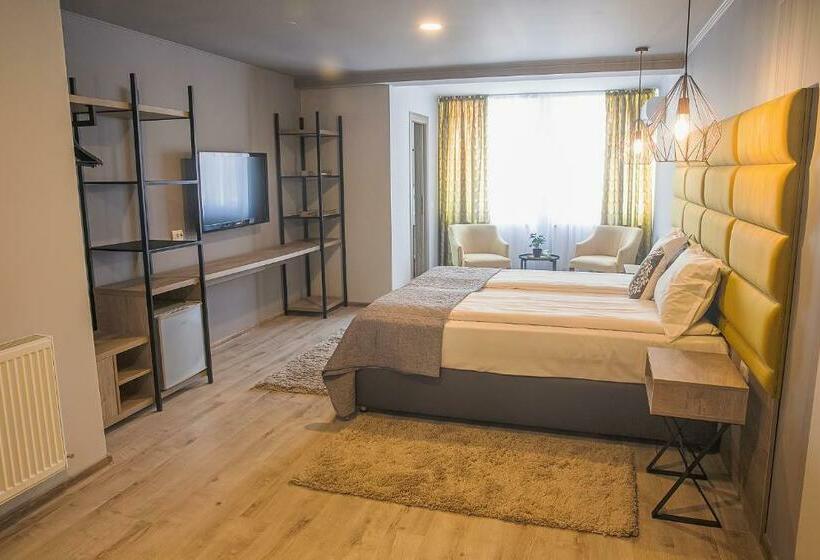 בית מלון כפרי Corvin House