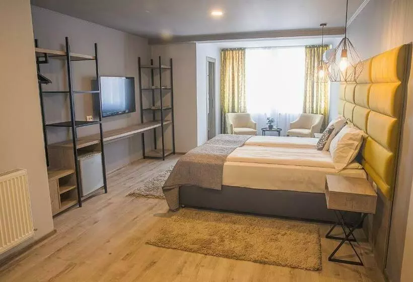 هتل Corvin House