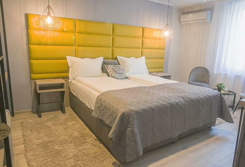 בית מלון כפרי Corvin House