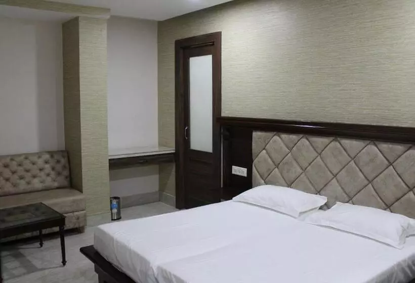 ホテル Suryavilas