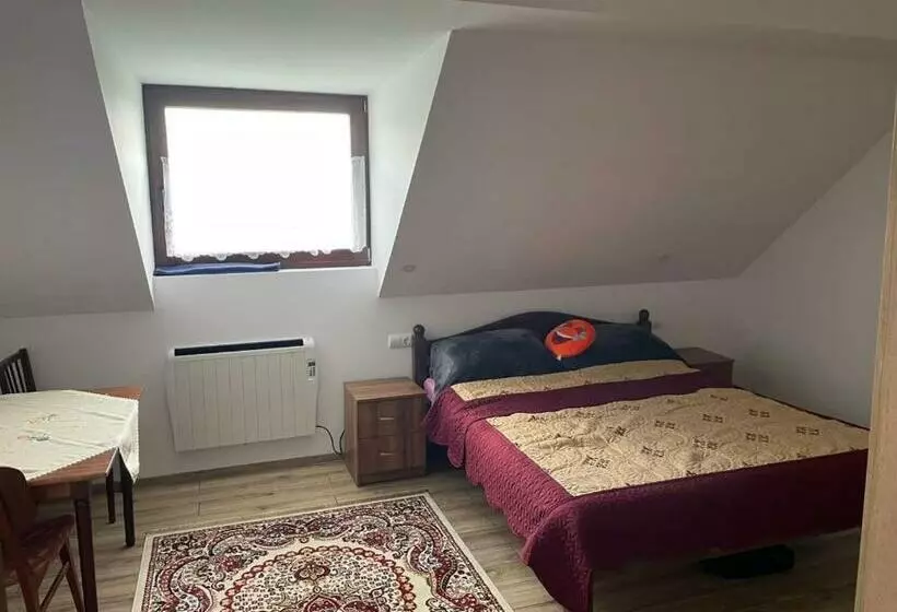 ペンション Karacsony Guest House